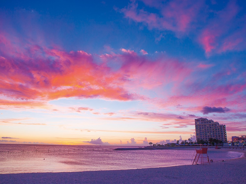 北谷サンセットビーチの夕暮れ - 子連れ沖縄旅行のおすすめスポット