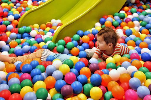 子連れ 室内遊び場 ボールプール 雨の日