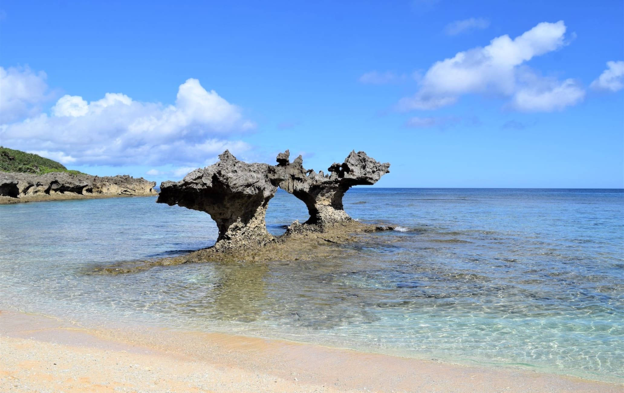 ハートロック ティーヌ浜 古宇利島 絶景スポット